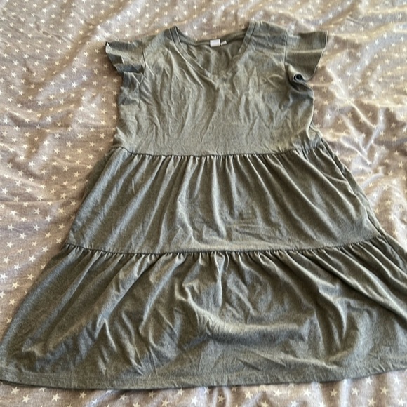 GAP V neck, tiered mini dress with flutter sleeves - size M - Picture 4 of 10